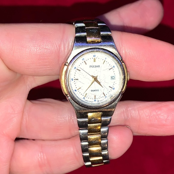 Ladies Pulsar Watch - Picture 5 of 5